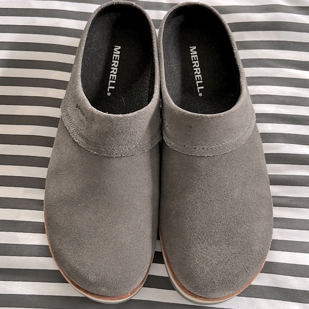 Women’s Merrell clogs, grey, only worn in the house a couple of times, size 9.5